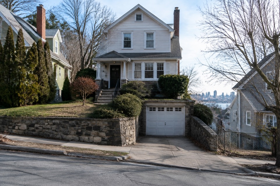 435 Greenmount Avenue, Cliffside Park