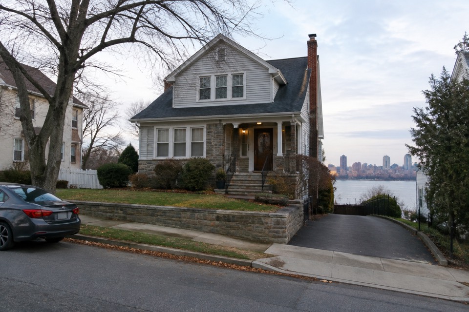 666 Anderson Avenue, Cliffside Park