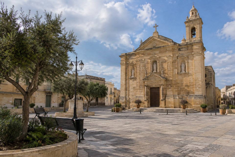 Ħaż-Żebbuġ central square and church parvis, Ħaż-Żebbuġ