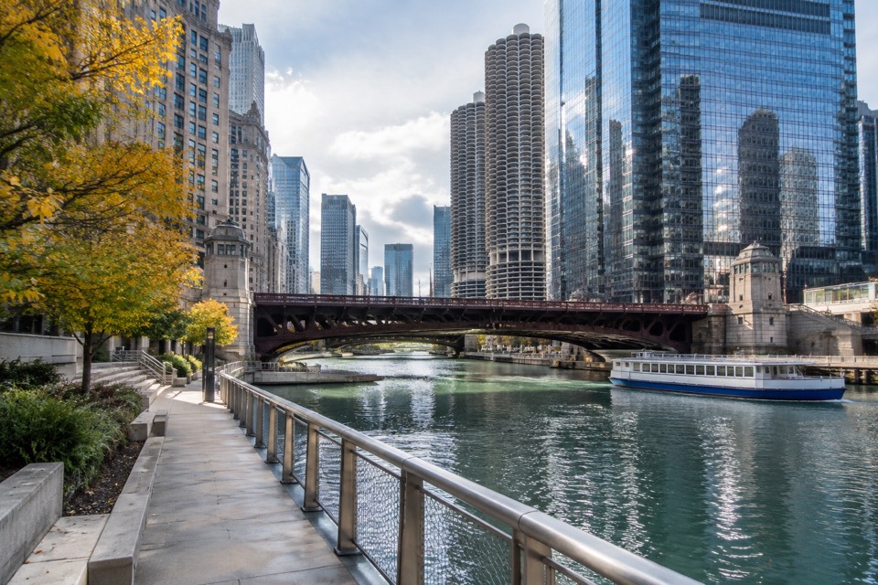 Chicago Riverwalk / Michigan Avenue Bridge, Chicago