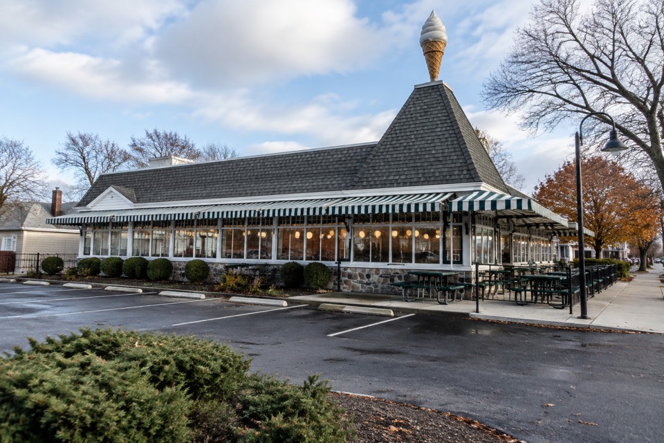 Holsten's Ice Cream Parlor and Restaurant, Bloomfield