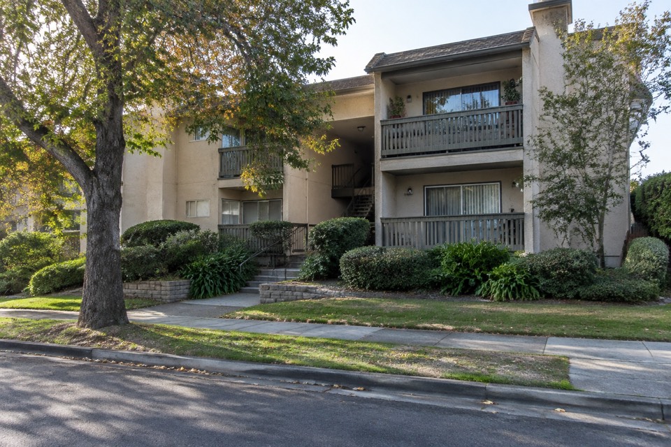 Johnny's apartment building, Tarzana