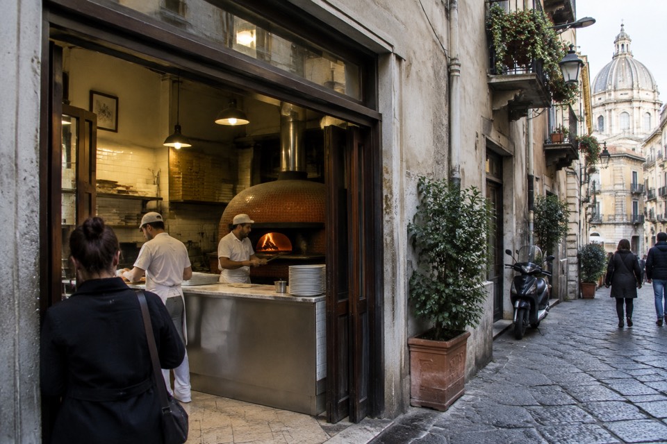 L'Antica Pizzeria Da Michele, Naples