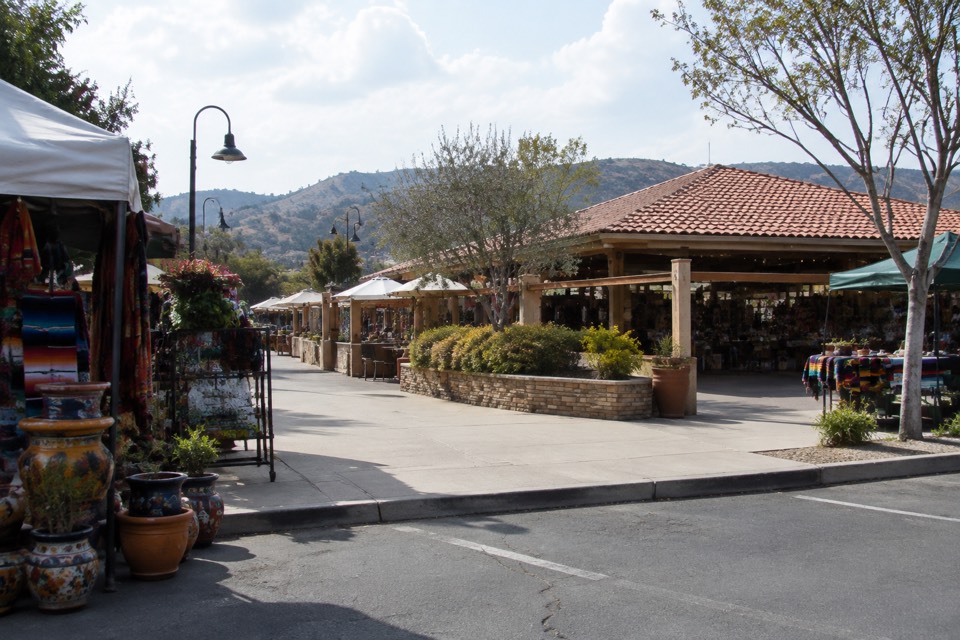 Mi Tierra Market (Apache Bar site), Santa Clarita