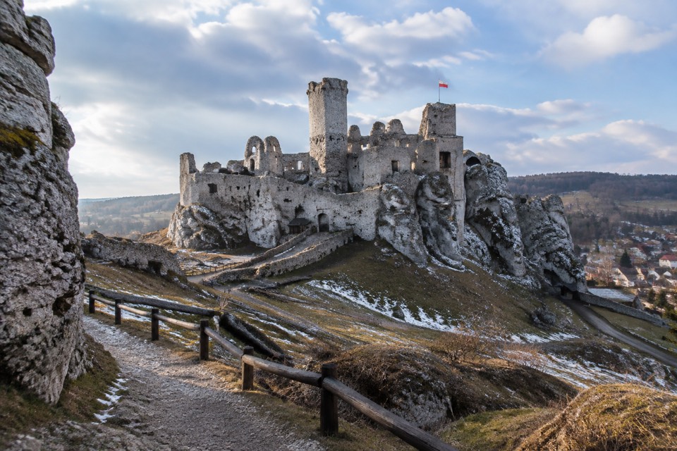 Ogrodzieniec Castle, Podzamcze