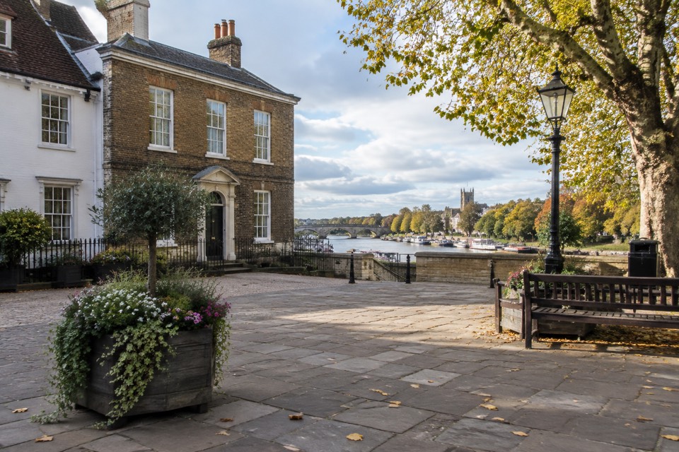Paved Court, Richmond
