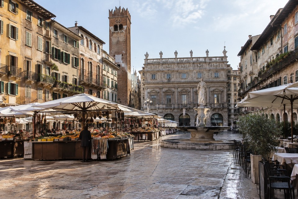 Piazza delle Erbe, Verona