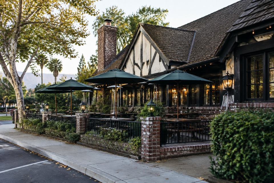 Pickwick's Pub (Poor Richard's Pub stand-in), Woodland Hills