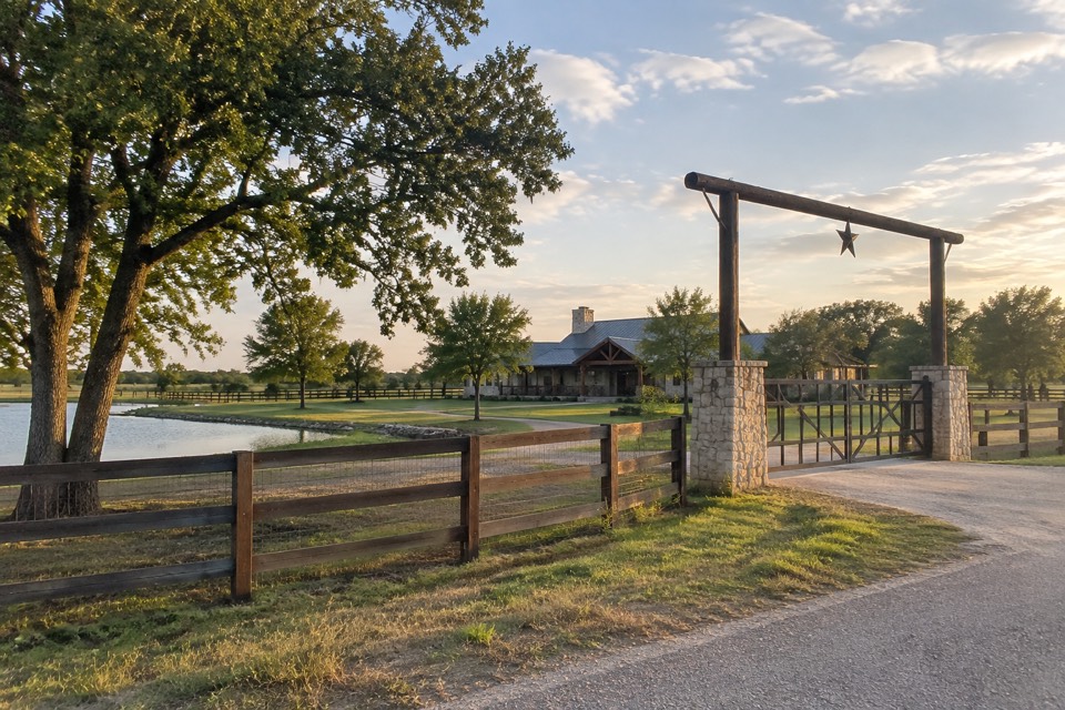 Southern Cross Ranch, Forney