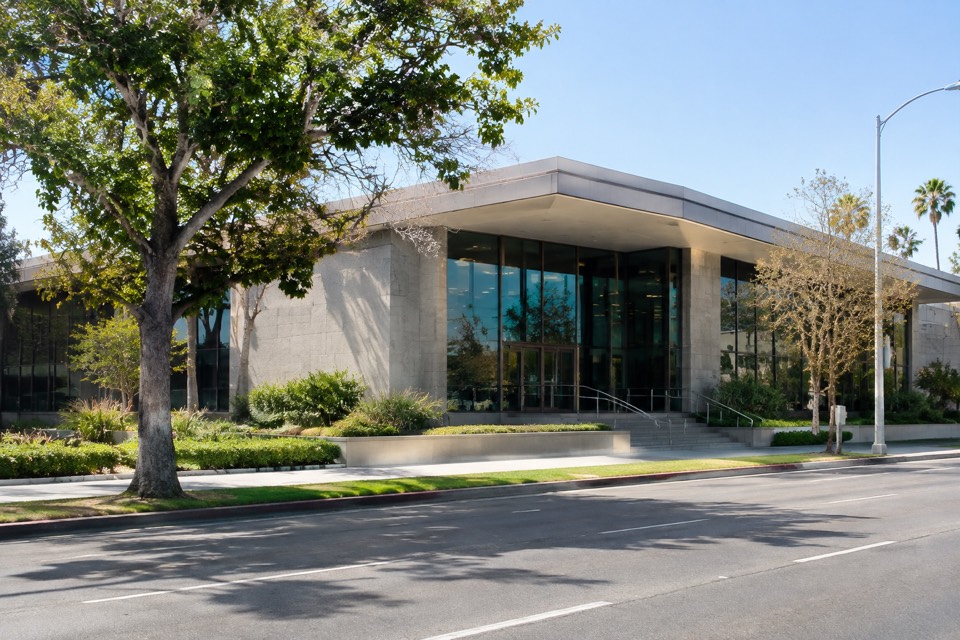 Tri-American City Bank / 16000 Ventura Boulevard, Encino