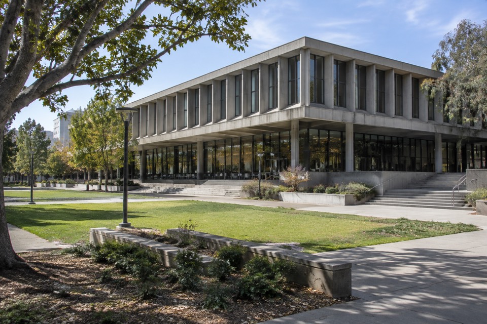 UC Irvine Langson Library, Irvine